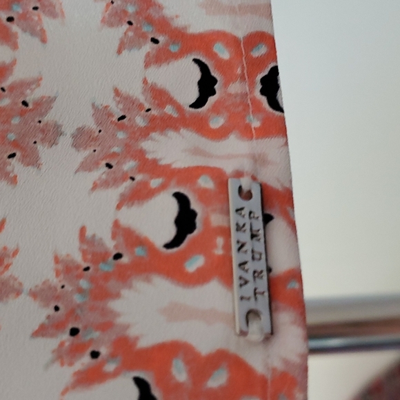 Ivanka Trump cap sleeve blouse - Picture 4 of 7